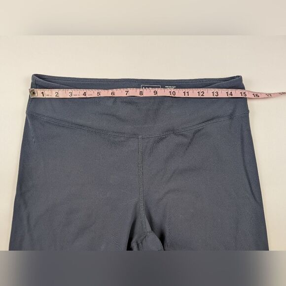 L. L. Bean Women's Boundless Performance Capri leggings grey pattern size Medium - Picture 7 of 9